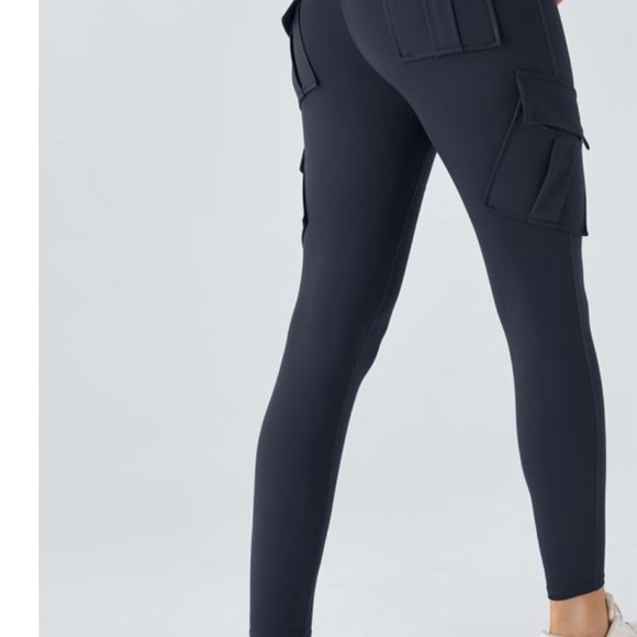 High-Waisted midnight blue Halara Cargo Leggings - Picture 3 of 6